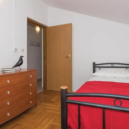 Cozy Apartment In Vodice With Kitchen Apartment *
