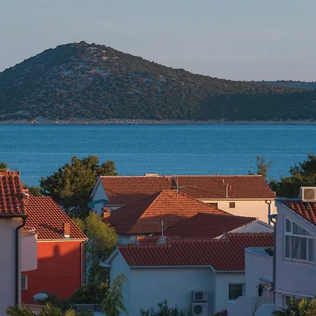 Cozy Apartment In Vodice With Kitchen *