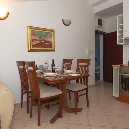 Cozy Apartment In Vodice With Kitchen Vodice