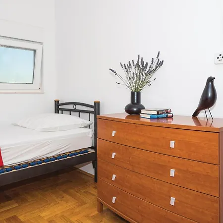 Cozy Apartment In Vodice With Kitchen Apartment