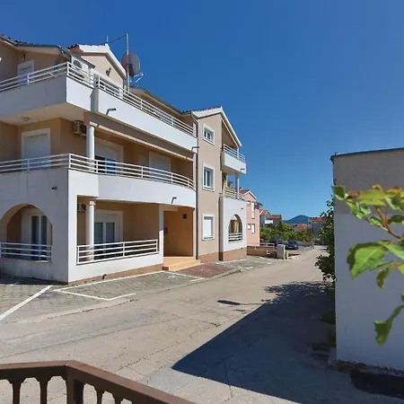 Cozy Apartment In Vodice With Kitchen Apartment *