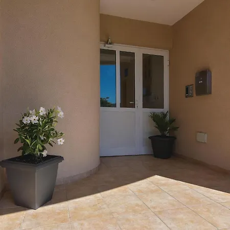 Cozy Apartment In Vodice With Kitchen *