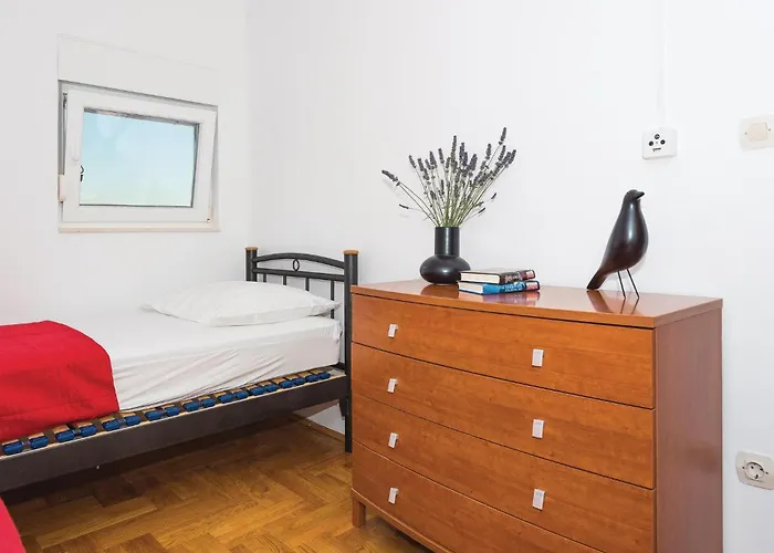 Two-bedroom In Apartamento